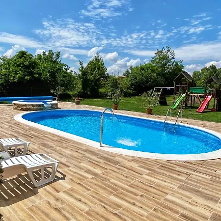 Larus Гостевой дом 4*